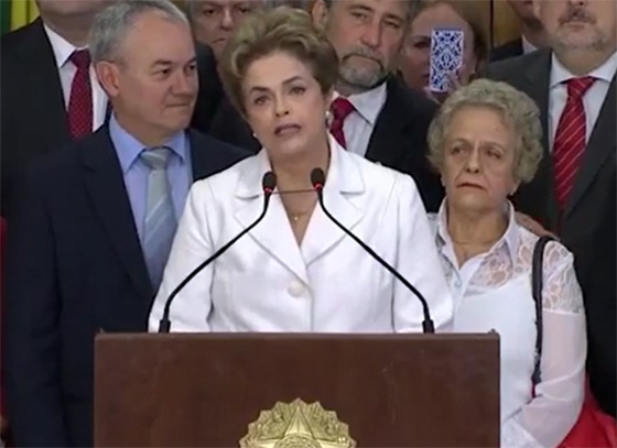 Dilma na saída do Planalto 12mai2016
