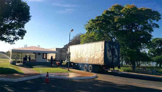 Dilma caminhões pegam seus bens no Palácio da Alvorada 6ago2016