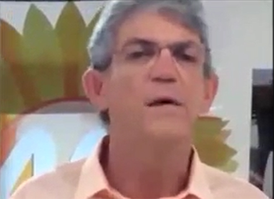 Video Ricardo Coutinho fazendo promessas a PMs